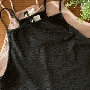 ⭐️ pack of two crop tops